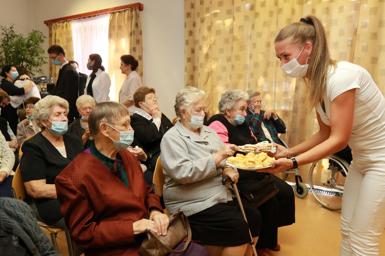 Az időseket köszöntötték a Szépkorúak Házában 