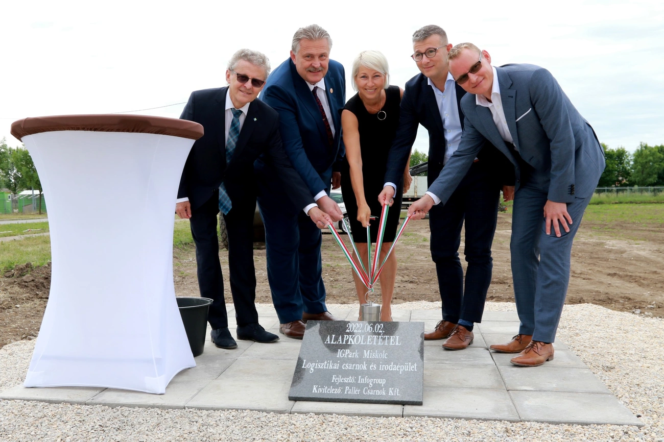 Új gyártócsarnok alapkövét rakták le az ipari parkban