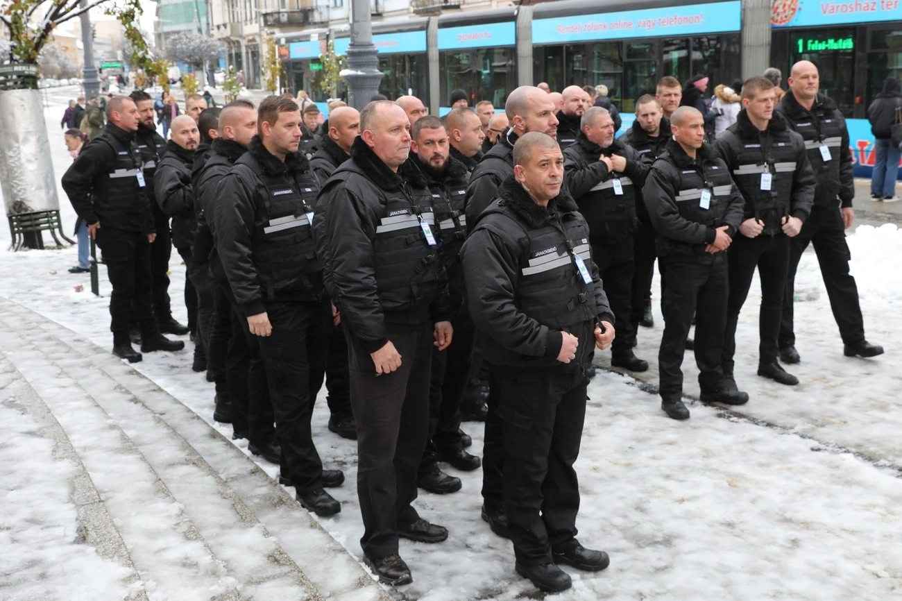 Szolgálatba álltak a járatseriffek