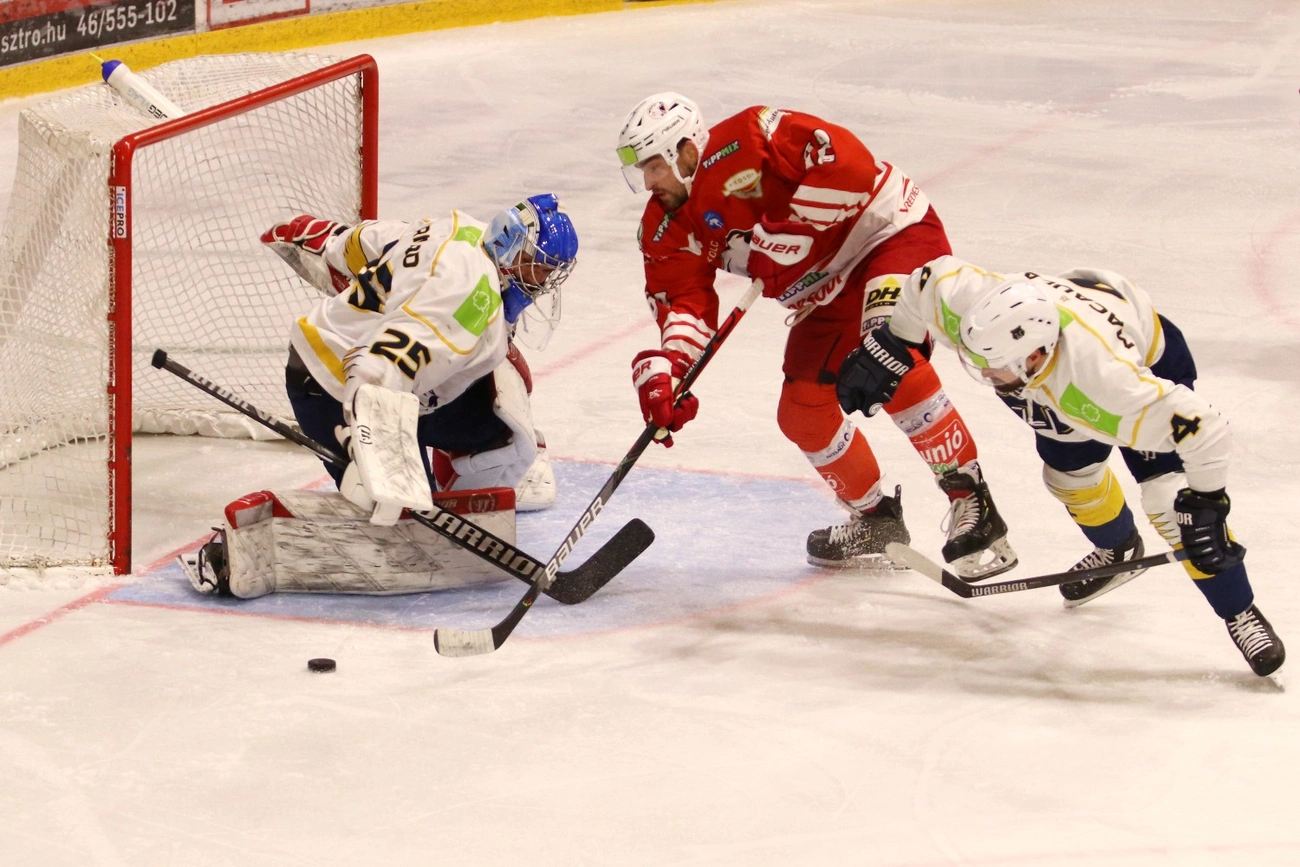 DVTK Jegesmerdvék - MAC Újbuda 