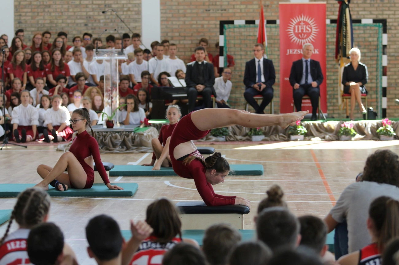 Közös-Tér Központ a Fényi Gyula Jezsuita Gimnáziumban  