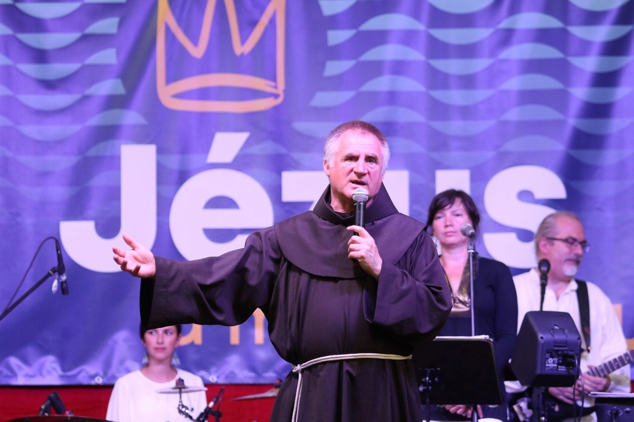 Jézus a mi királyunk - tanévzáró koncert Böjte Csabával