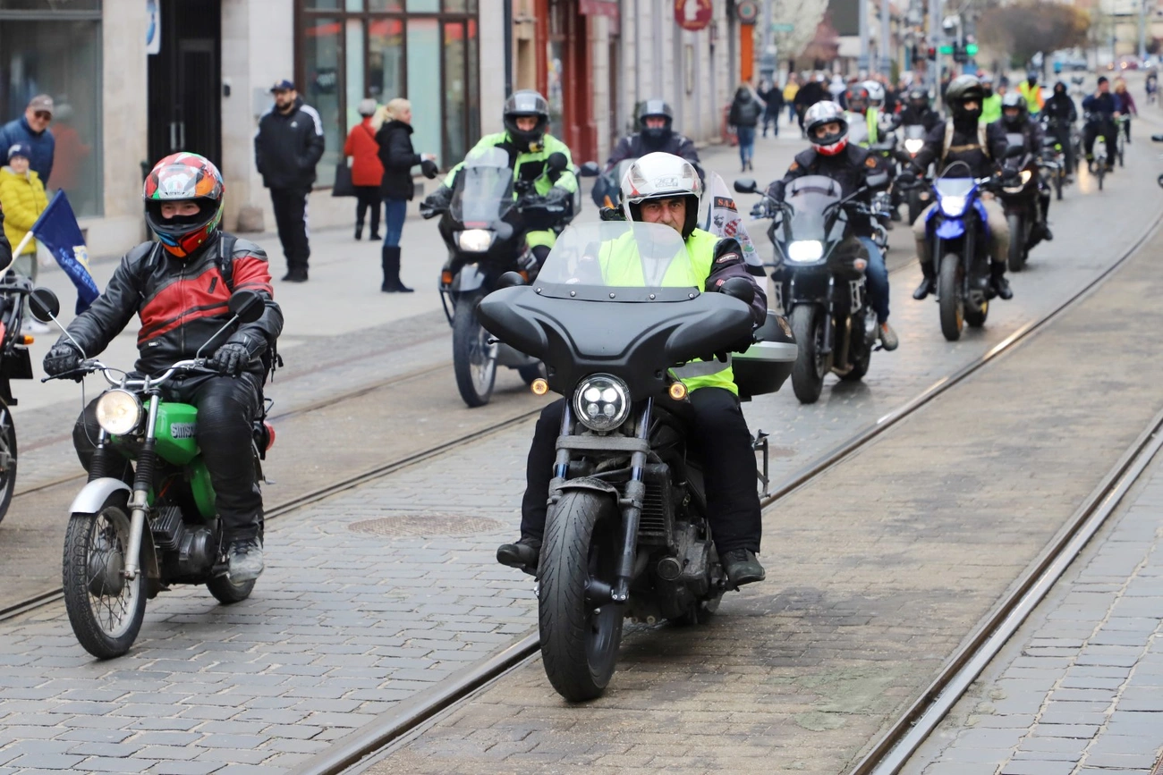 Jótékonysági motoros és kerékpáros felvonulás Krisztiánért 