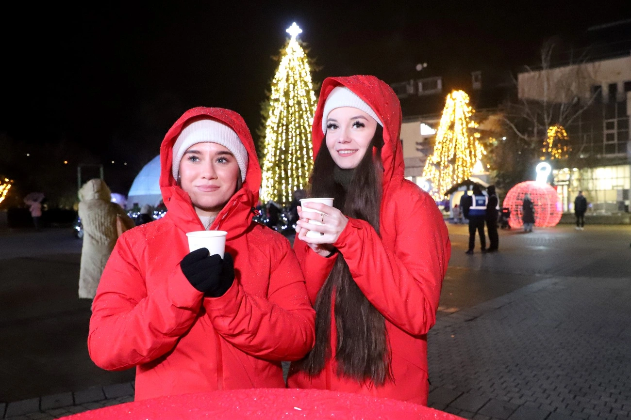 Idén is kigyúltak az ünnep fényei 