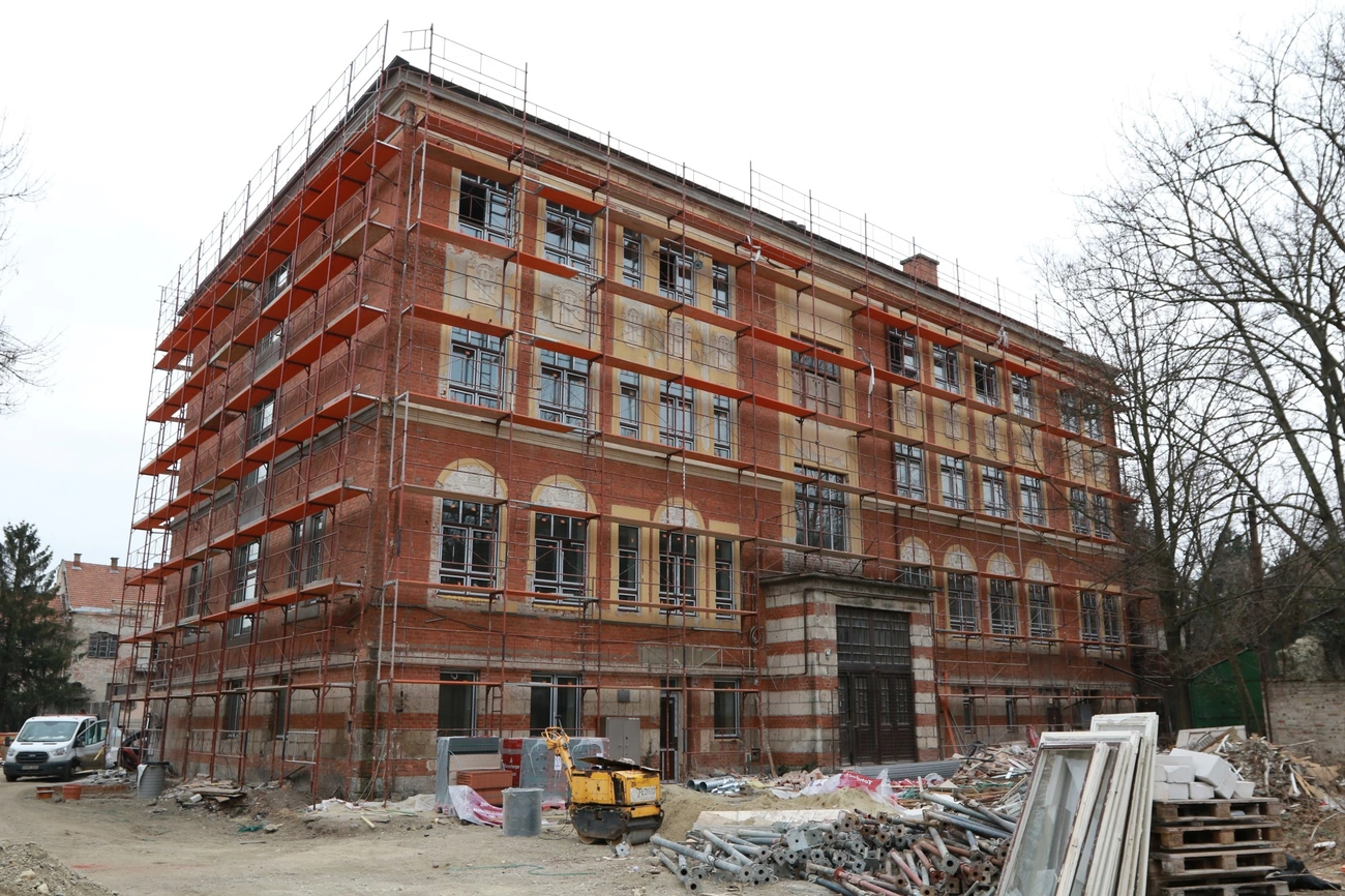 Jól halad az egykori Szentpáli iskola épületének felújítása 