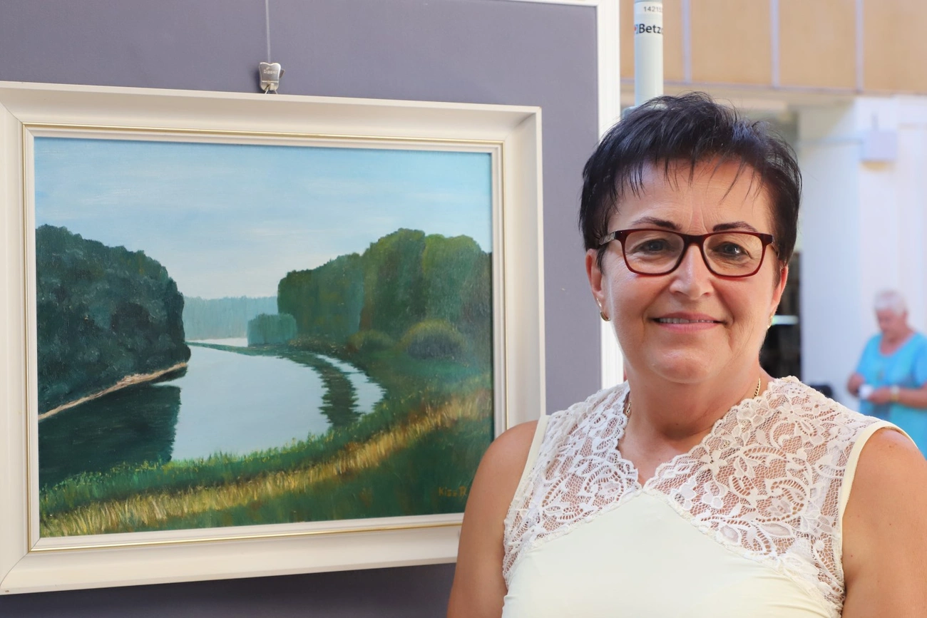 Kis Rozália festőművész kiállítása a megyei könyvtárban 