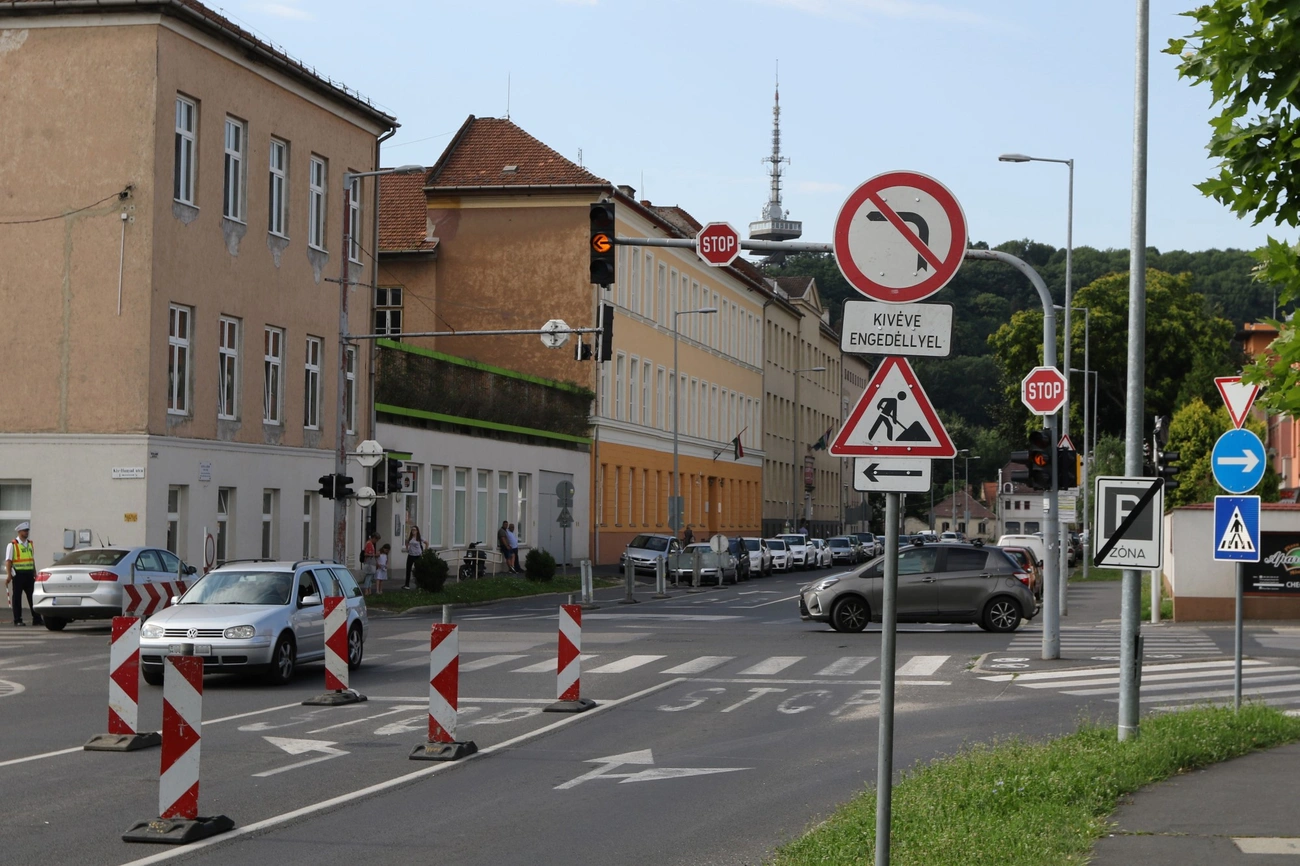Felújítás miatt lezárták a Kis-Hunyad utca egy szakaszát 