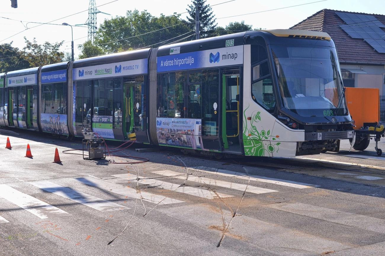 Kisiklott a villamos