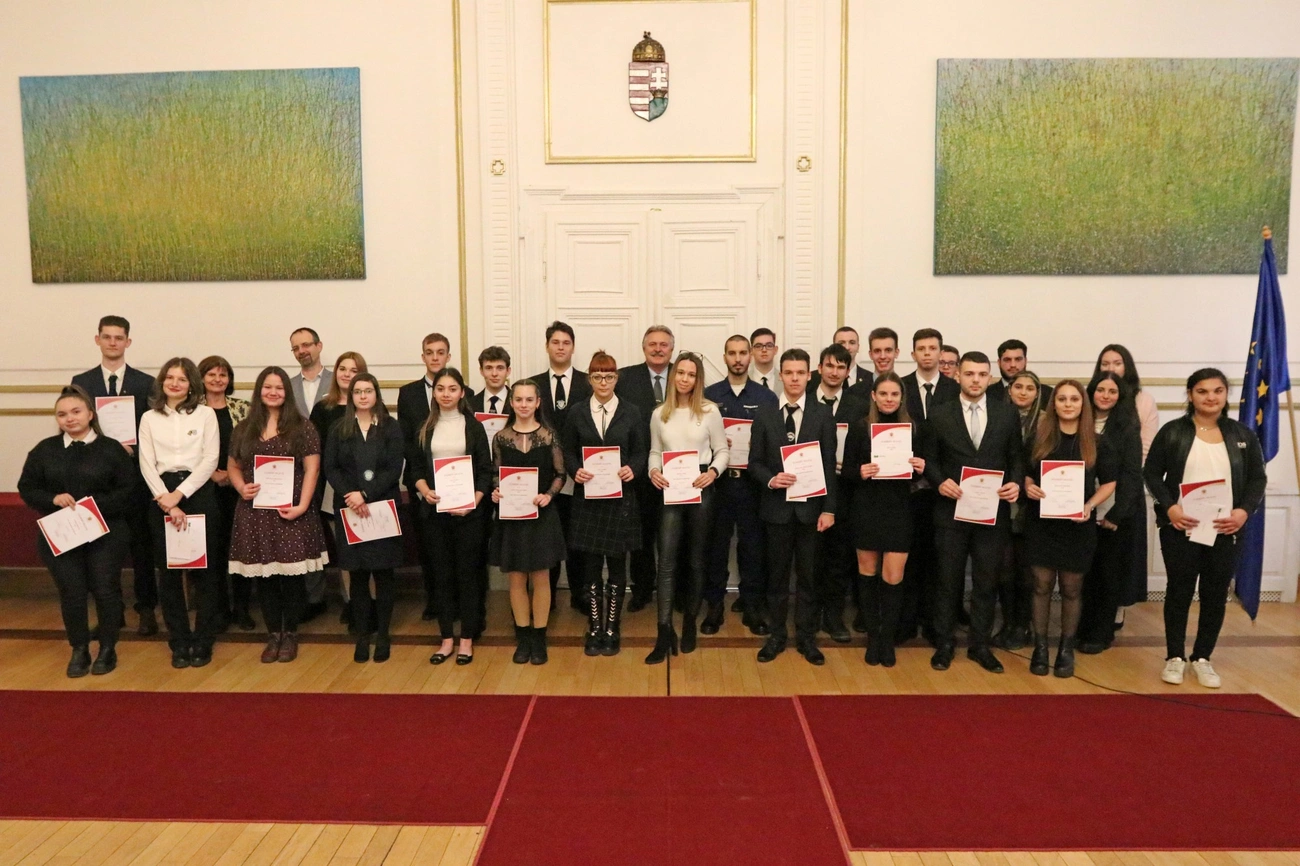 Kiváló tanulók elismerése a Városházán 