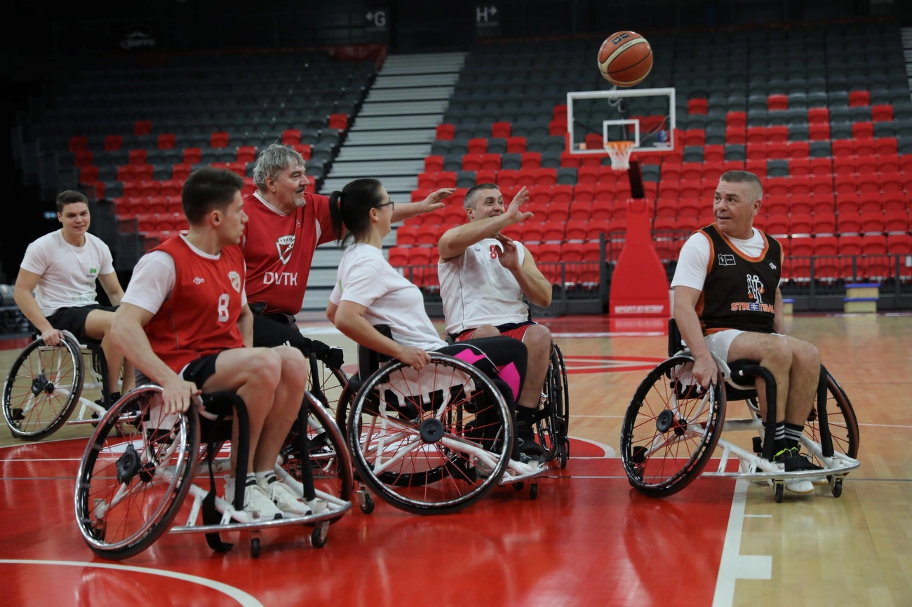 Kosárlabda mérkőzés a Magyar Parasport Napján 