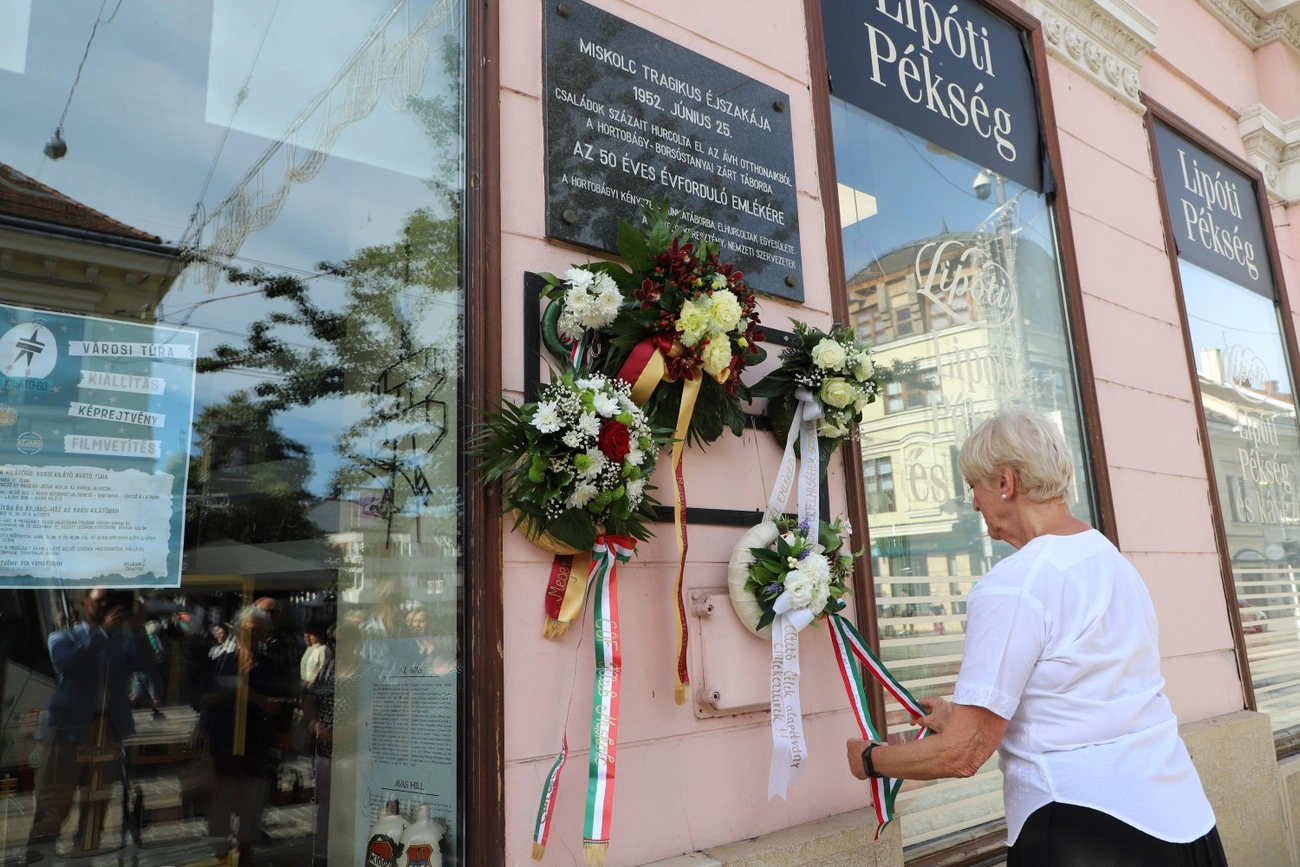 Koszorúzás és megemlékezés a hortobágyi munkatáborokba elhurcoltakra 