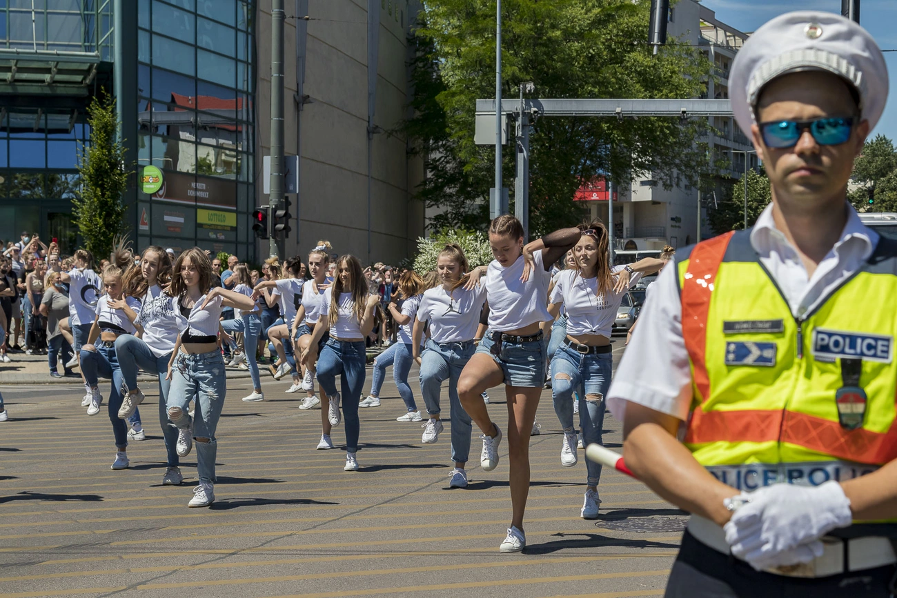 Közlekedésbiztonsági flashmob a Búza téren 