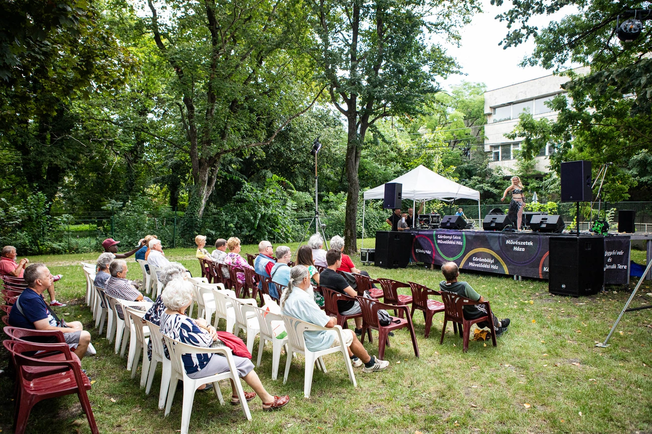  Közösségi háznyitó családi nap a megújult Vasgyári Közösségi Ház kertjében 