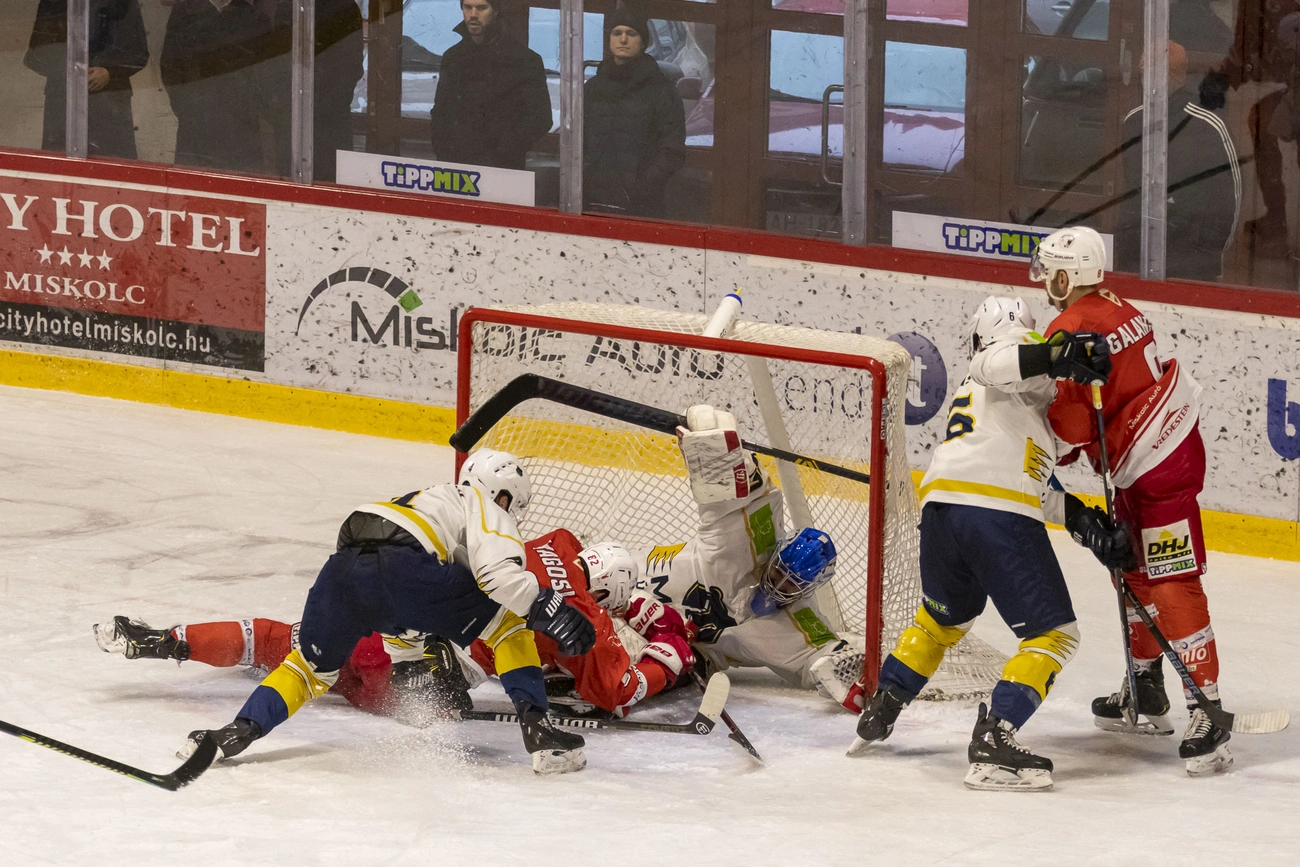 MAC-Újbuda - DVTK Jegesmedvék 7-4