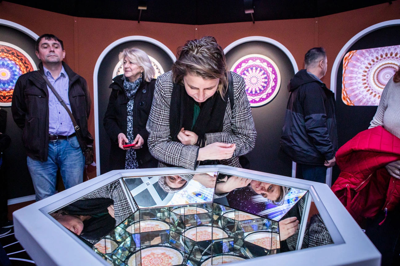 Mandalaverzum kiállítás megnyitó Görömbölyön  