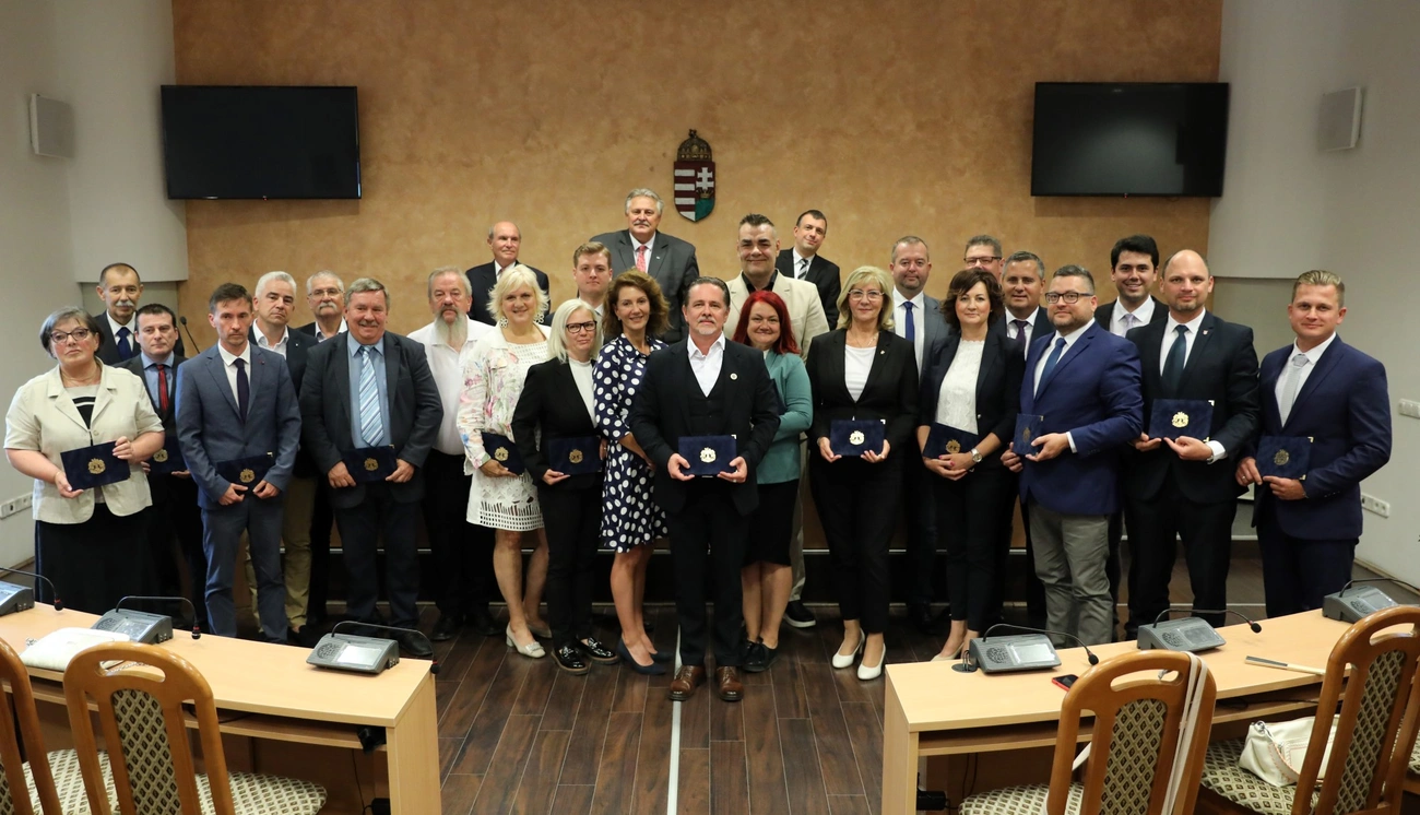 Átvette megbízólevelét Miskolc új polgármestere és a képviselőtestület