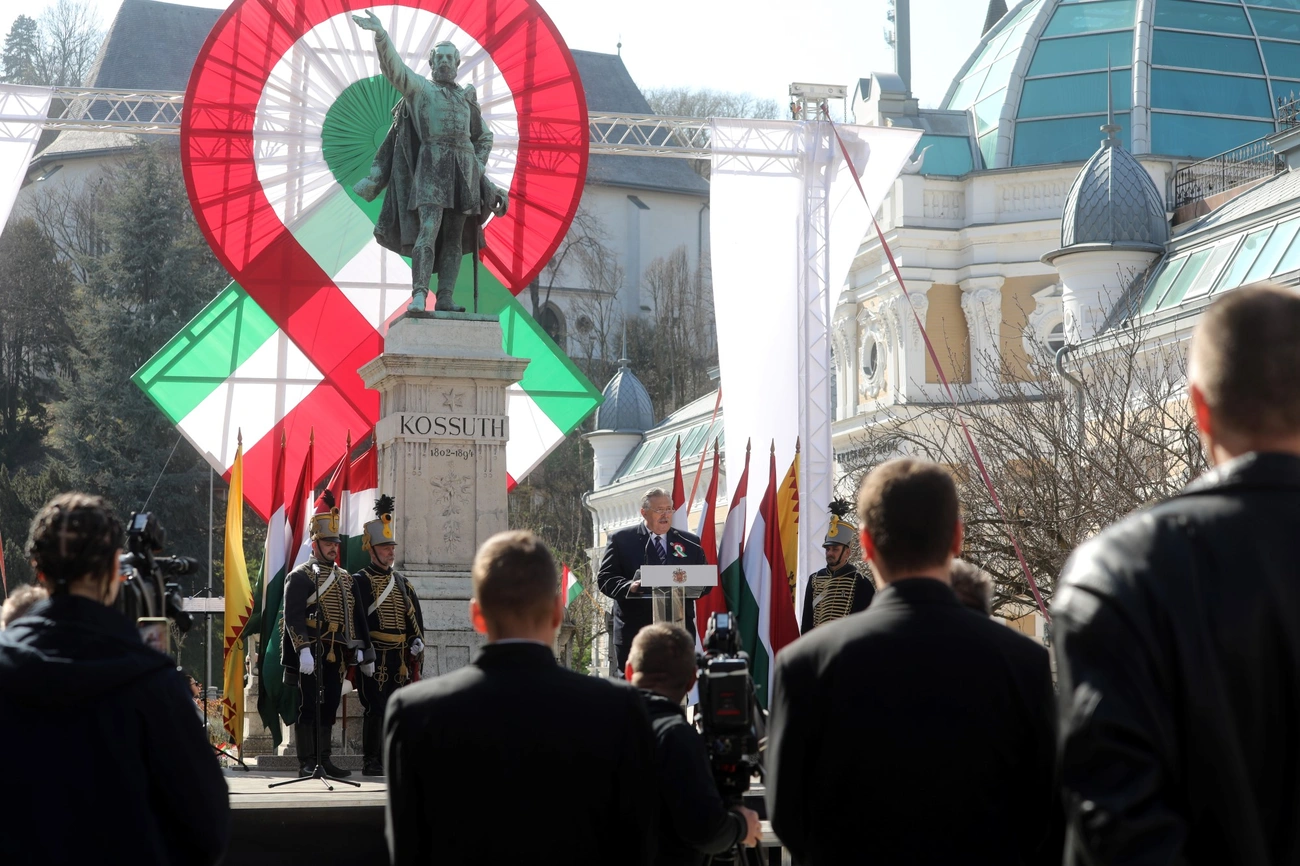 Ünnepi megemlékezés a  Kossuth szobornál 