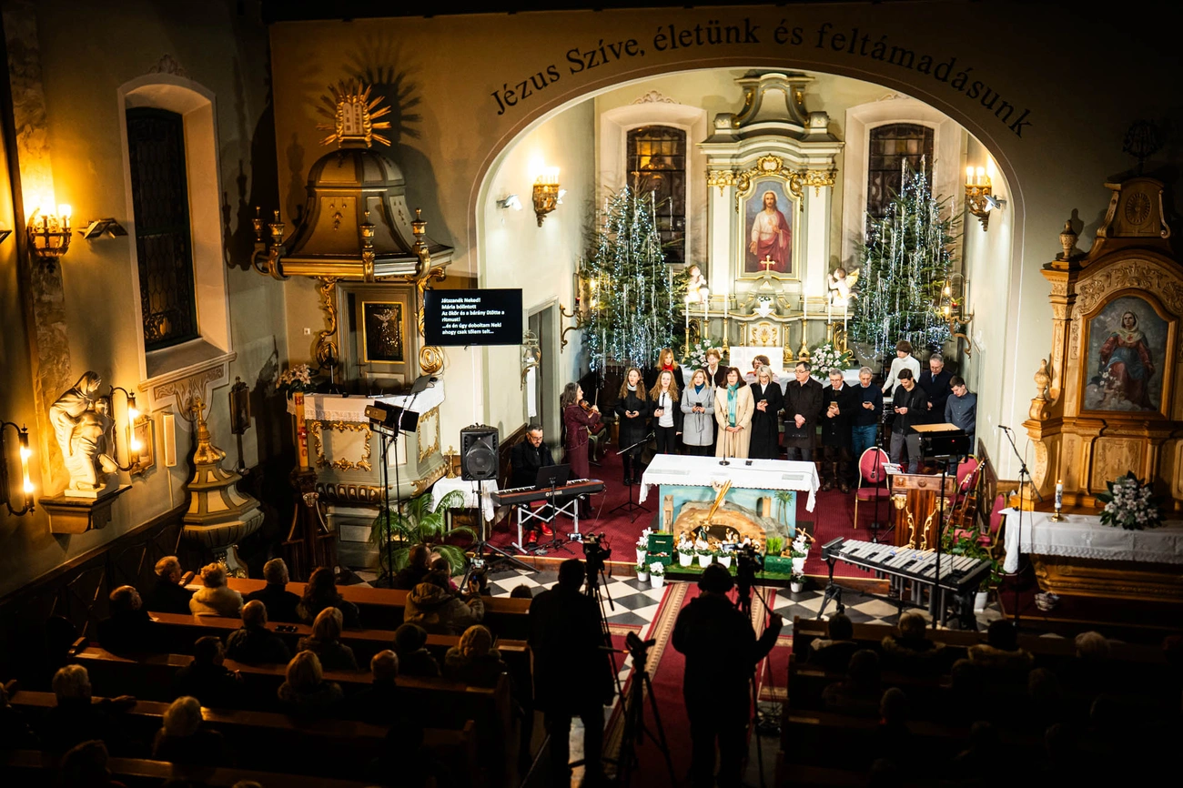 A Vándorok Együttes újévi koncertje a Matrinkertvárosi római katolikus templomban  