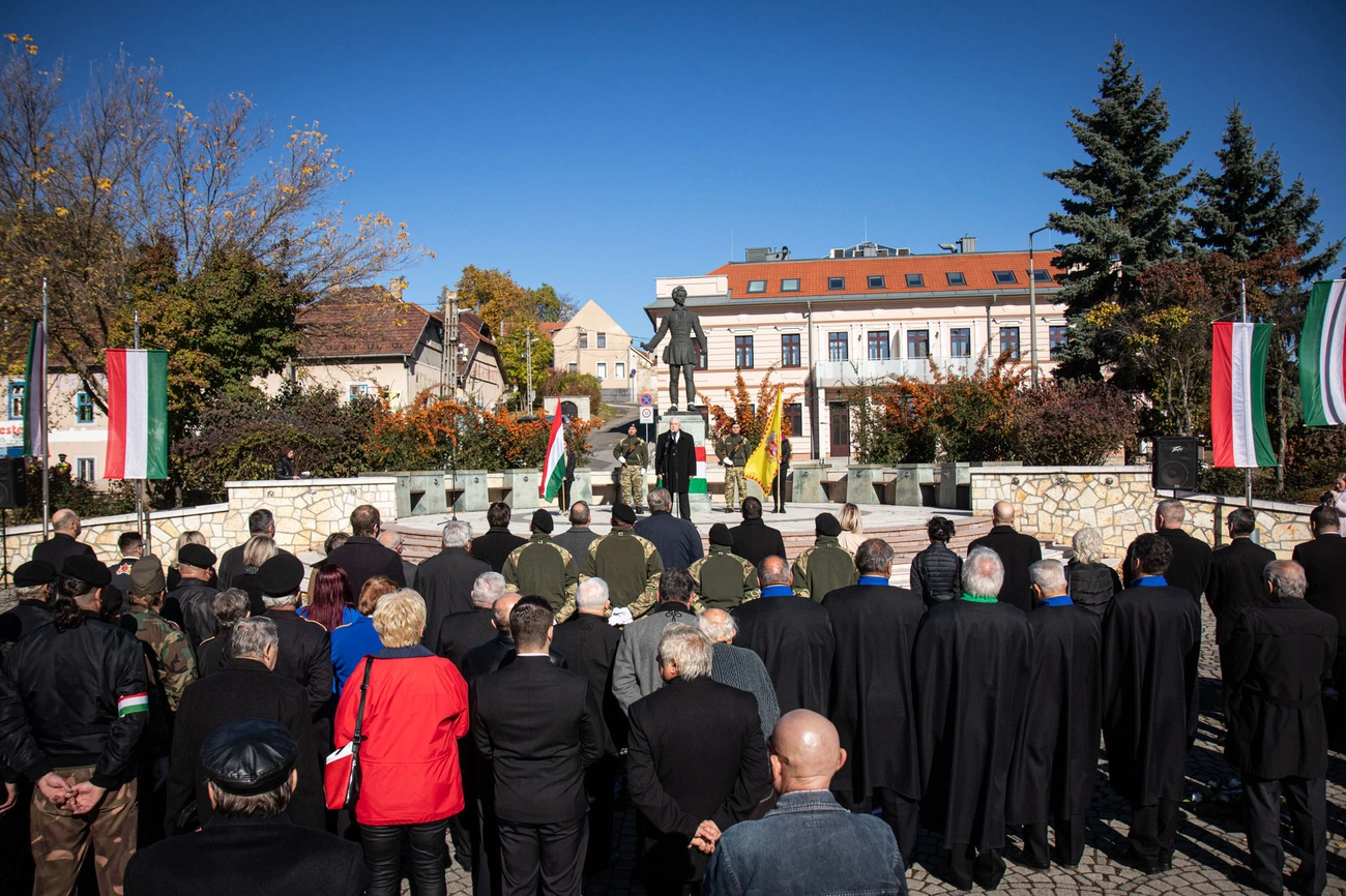 Október 23-i megemlékezés és koszorúzás a Petőfi szobornál  