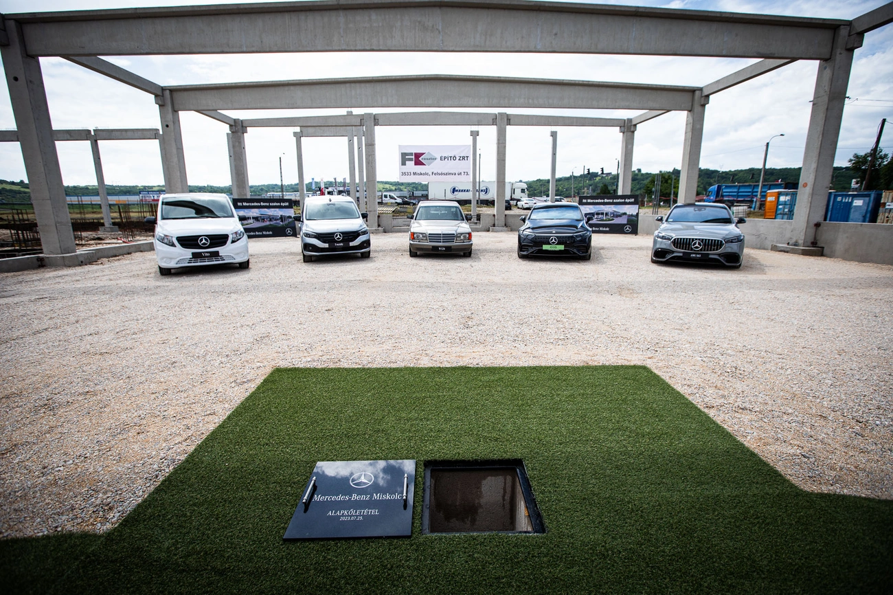 Mercedes-Benz szalon alapkőletétel  
