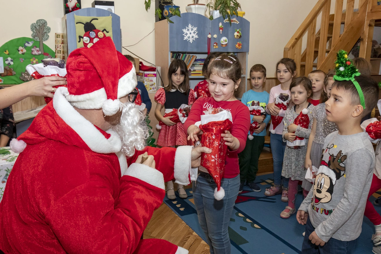 Mesevár óvodában járt a MIHŐ Mikulása 