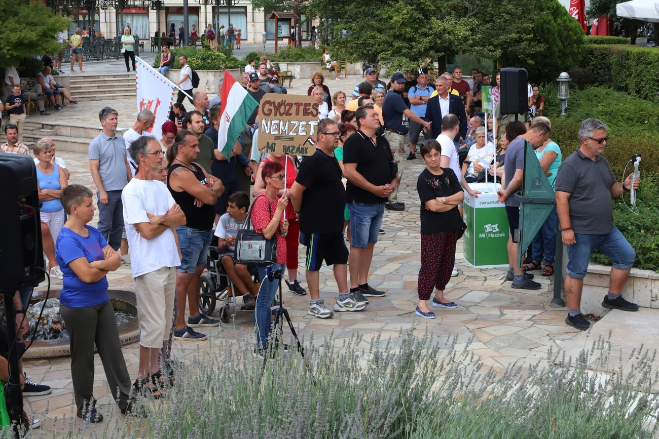 A rezsimegszorítások ellen tüntetett a Mi Hazánk 