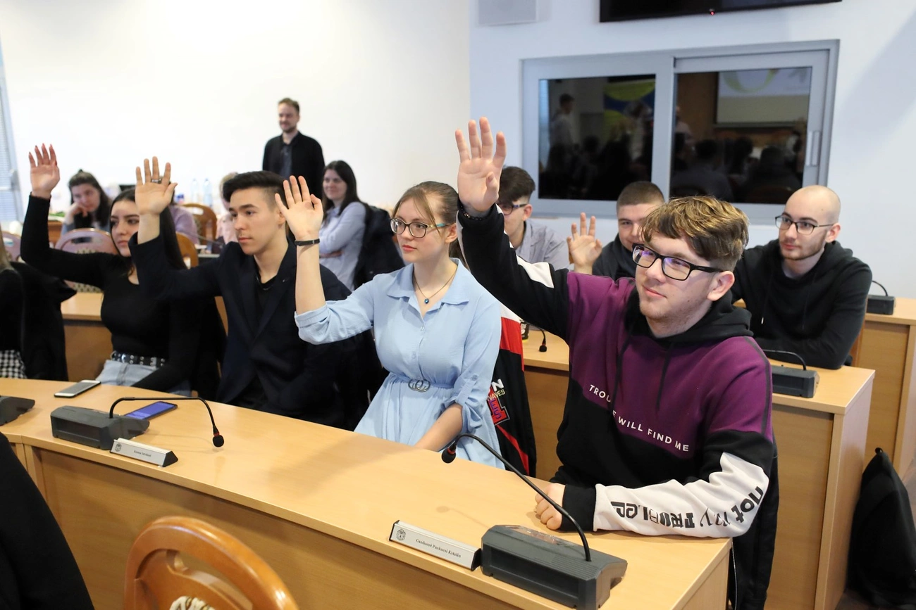 MIDÖK tisztújító diákfórum a városházán 