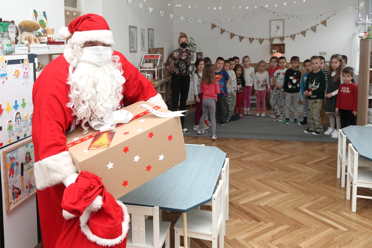 MIHŐ Mikulás a Mesevár Óvodában 