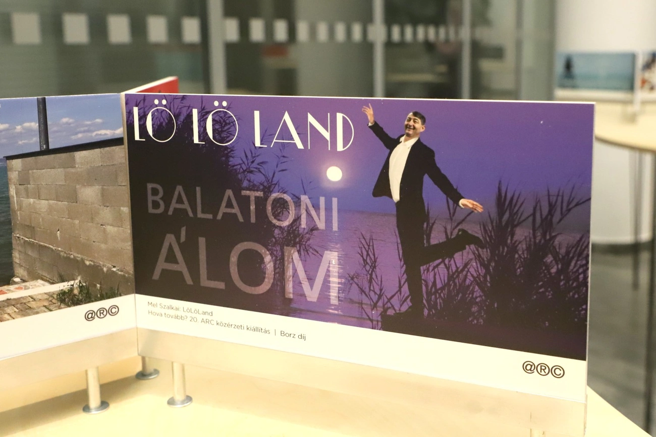 Mini-ARC kiállítás a városháza aulájában 