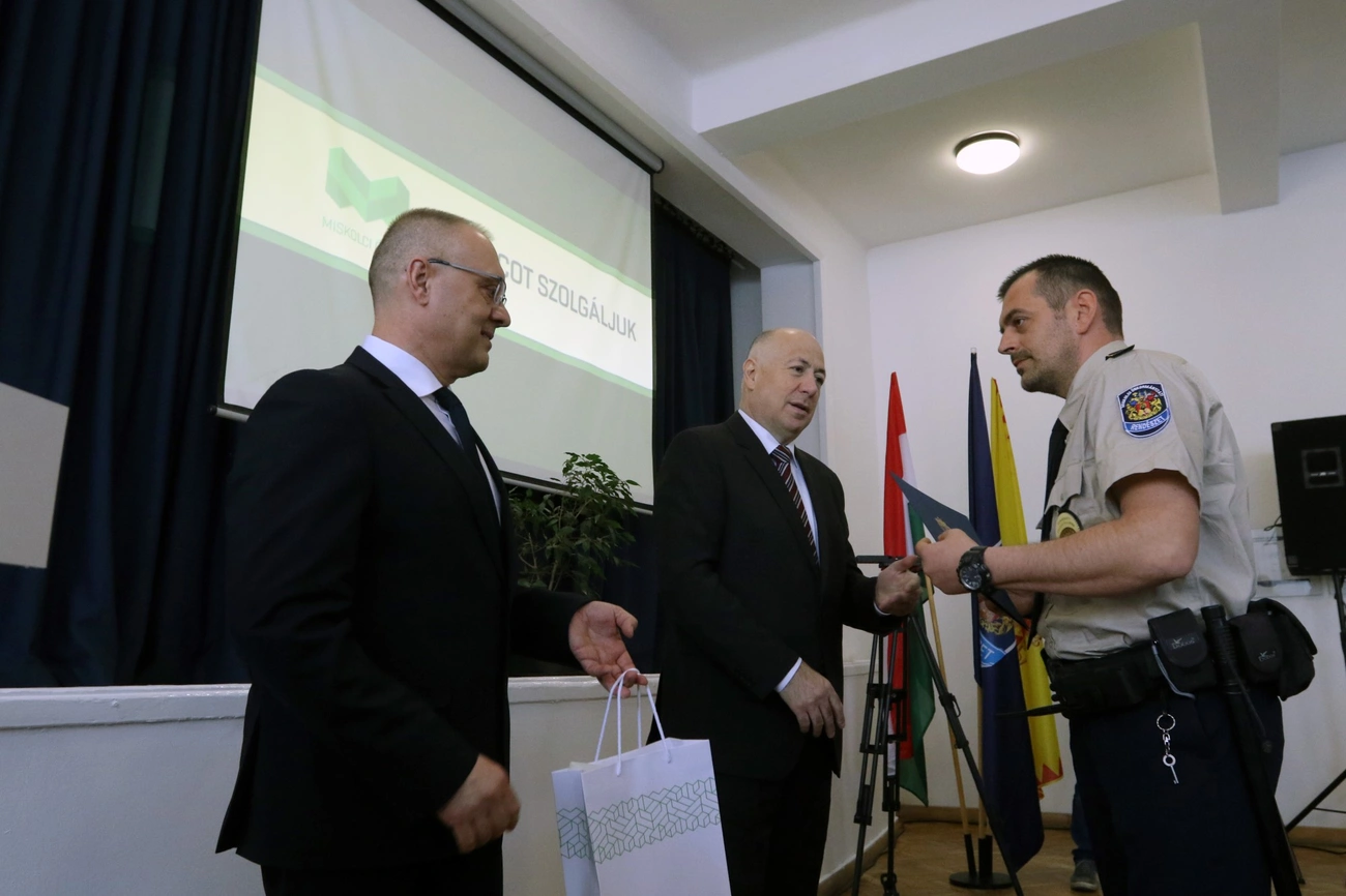 MIŐR évértékelő