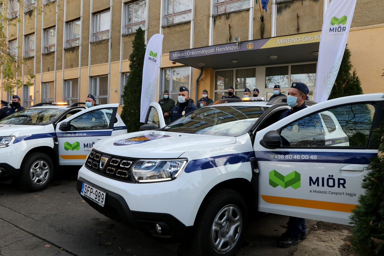 Terepjárók átadása 