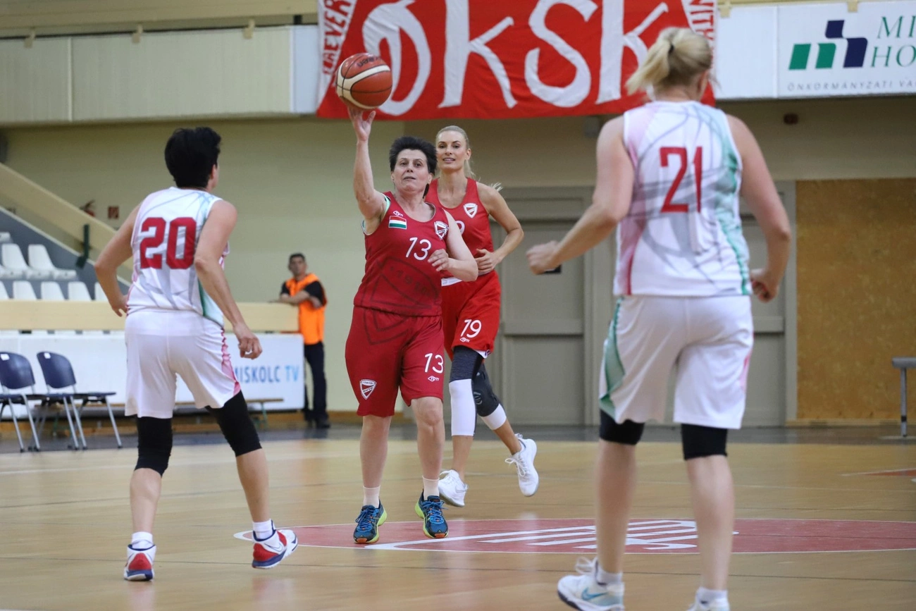 Miskolc kosárlabda ünnepe a sportcsarnokban 