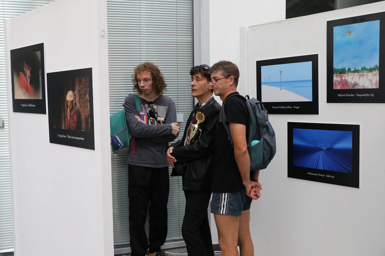 Keleti fények – fotókiállítás a Városházán 