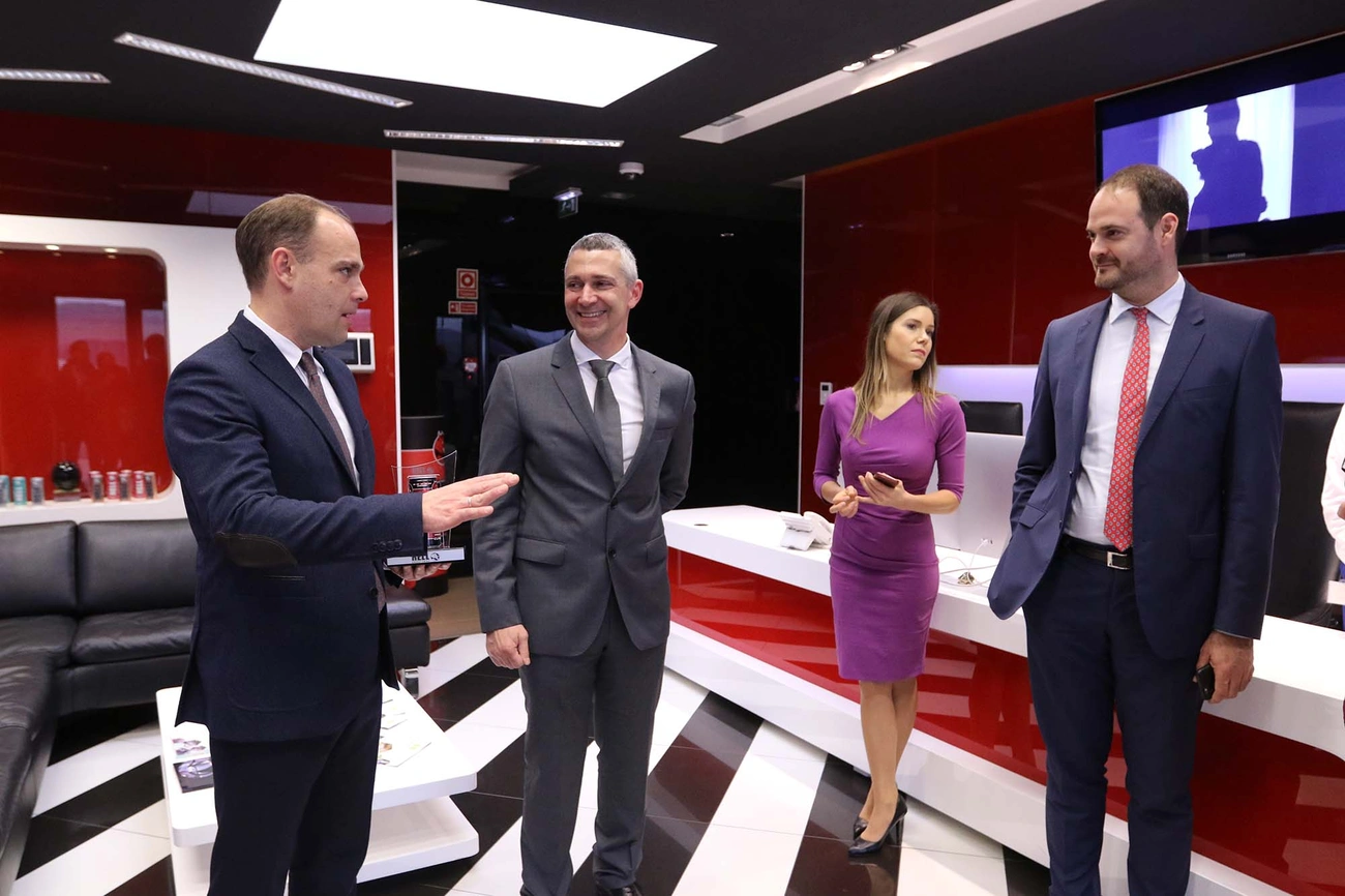 Modern Gyárak Éjszakája - HELL ENERGY töltőüzem 