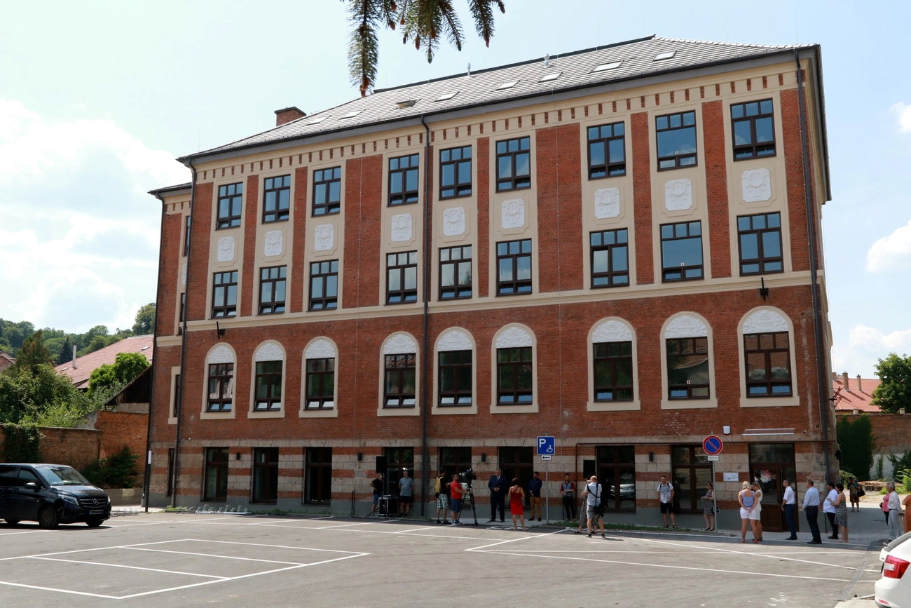 Átadták a Csengey utcai Művészeti Központot 