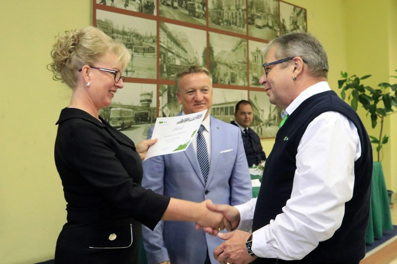 Az MVK balesetmentesen közlekedő járművezetőit köszöntötték