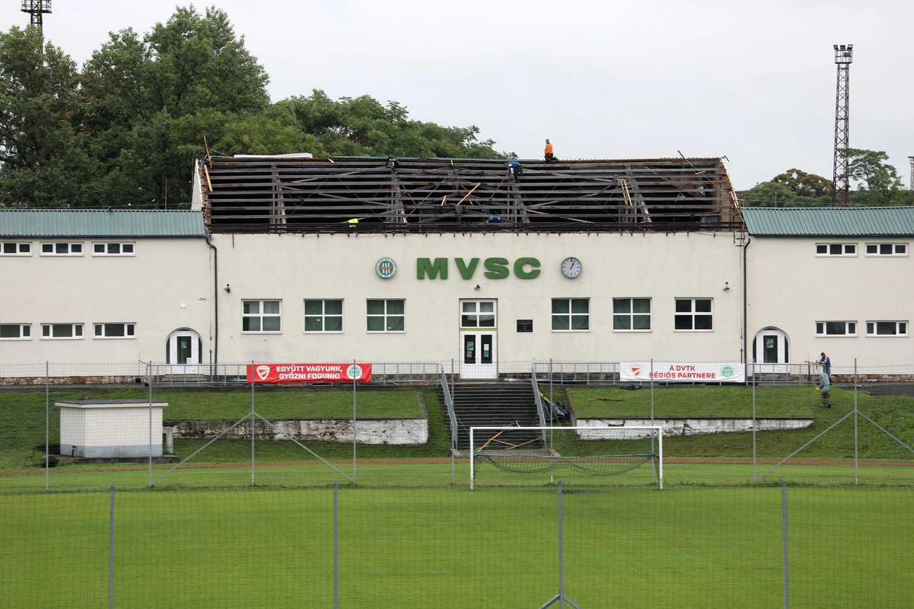 Elvitte a szél a Kubik tetejét 