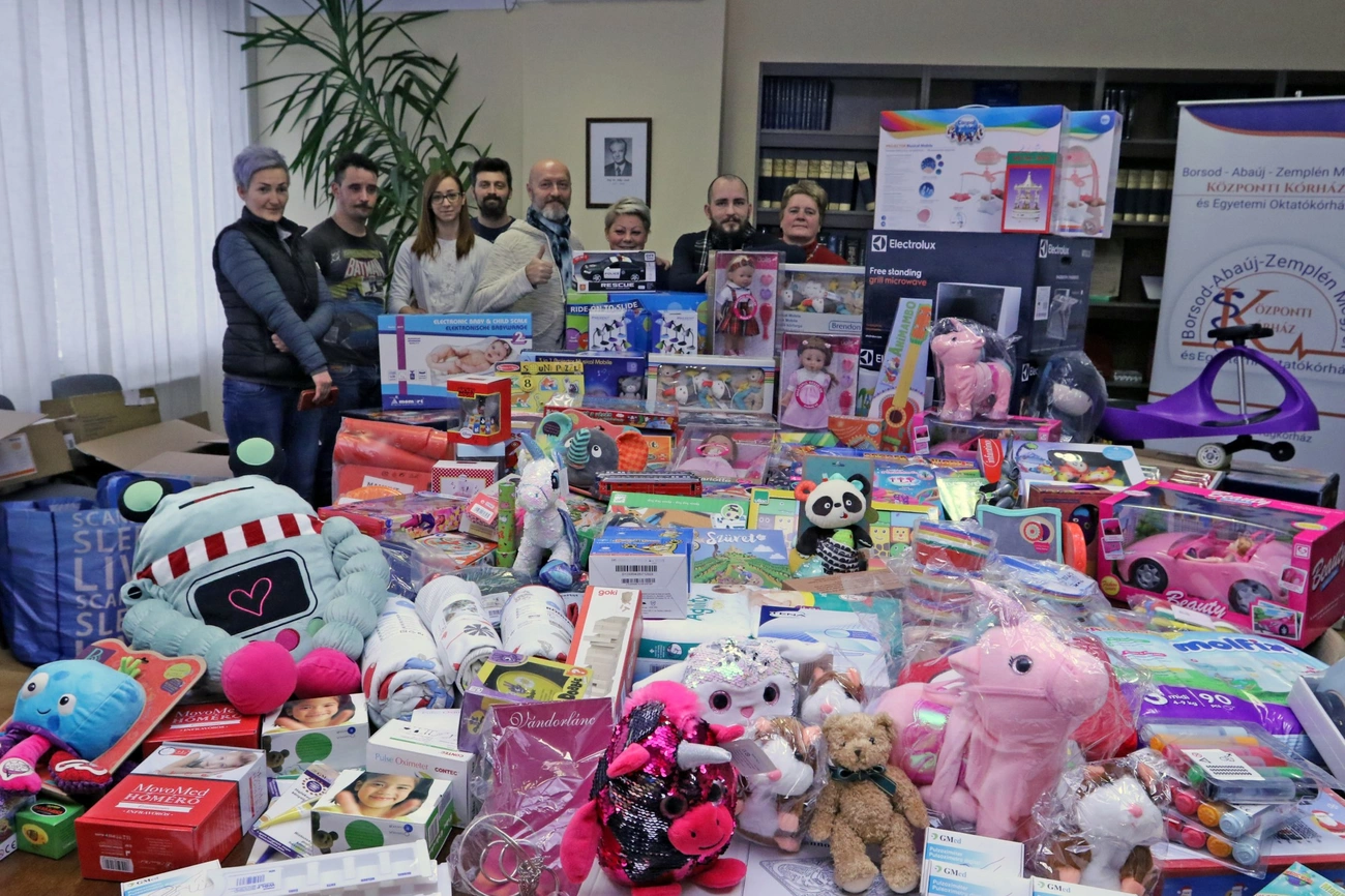 Osváth Tibor és barátai által összegyűjtött adományok kiosztása a GYEK-ben 