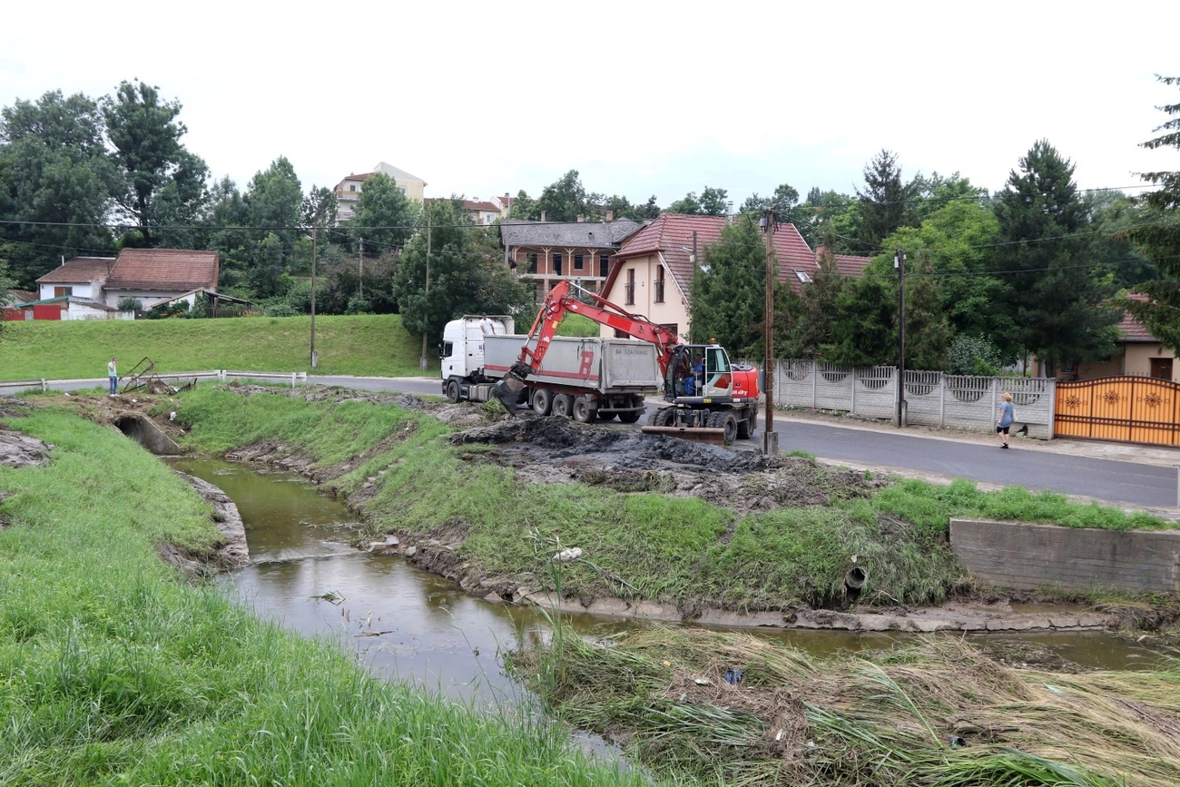 Rendezik a Pece-patak medrét 