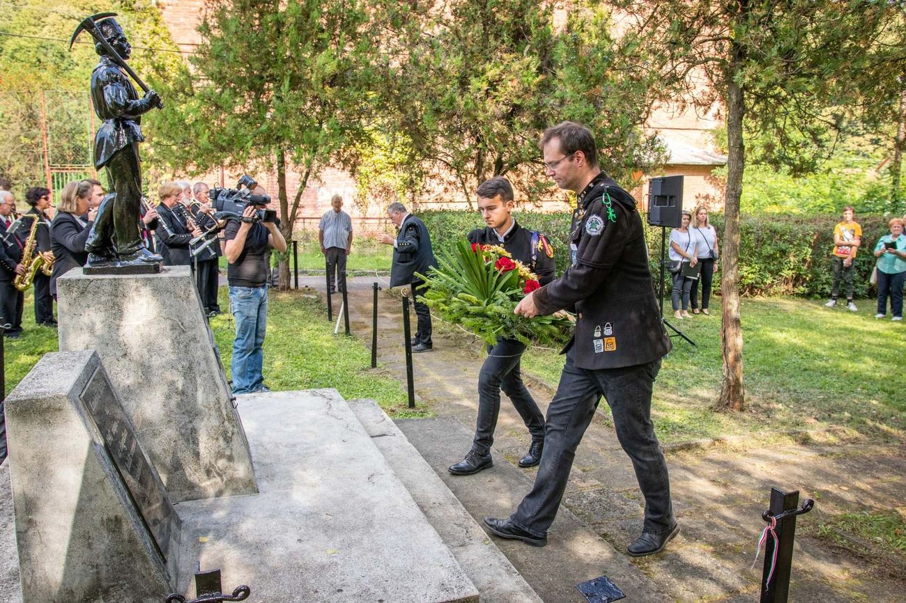 Bányásznapi megemlékezés és koszorúzás Perecesen 