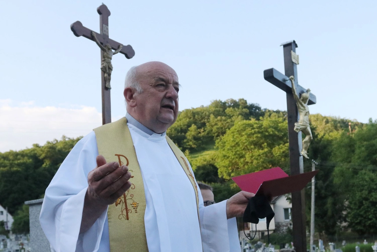 Jézus Szíve Búcsú és temetői kereszt megáldása Perecesen