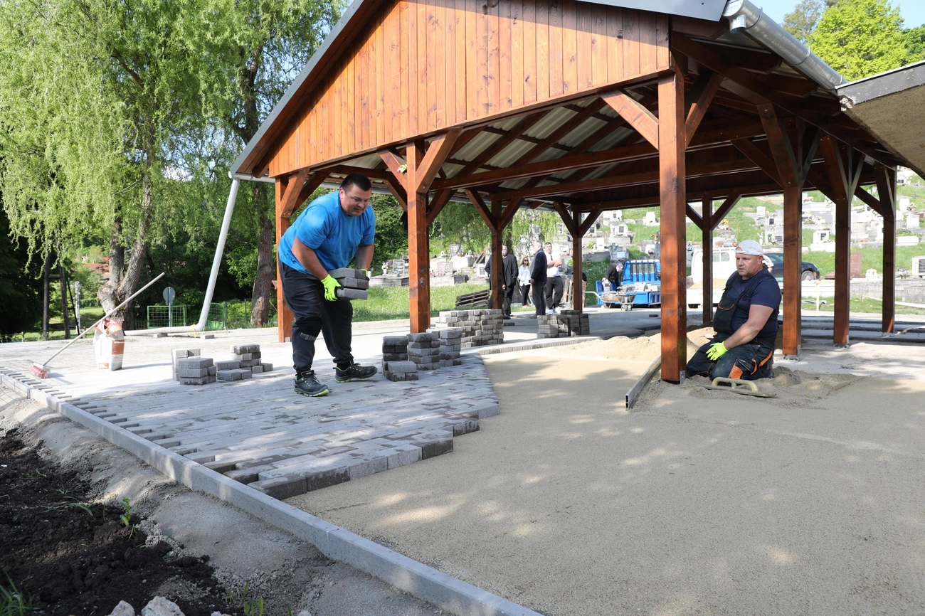 Felújítják a perecesi ravatalozót 
