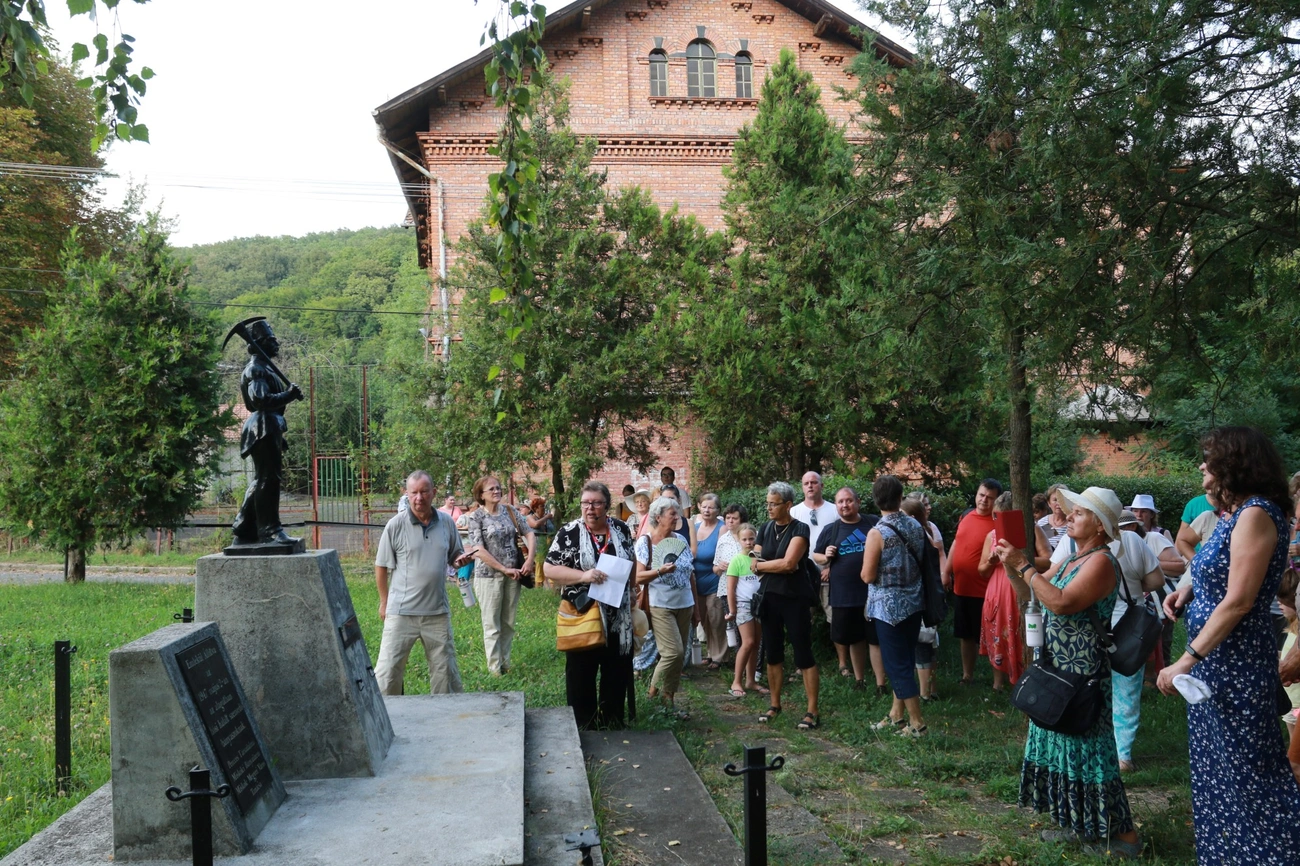 Rendhagyó városnézés Perecesen