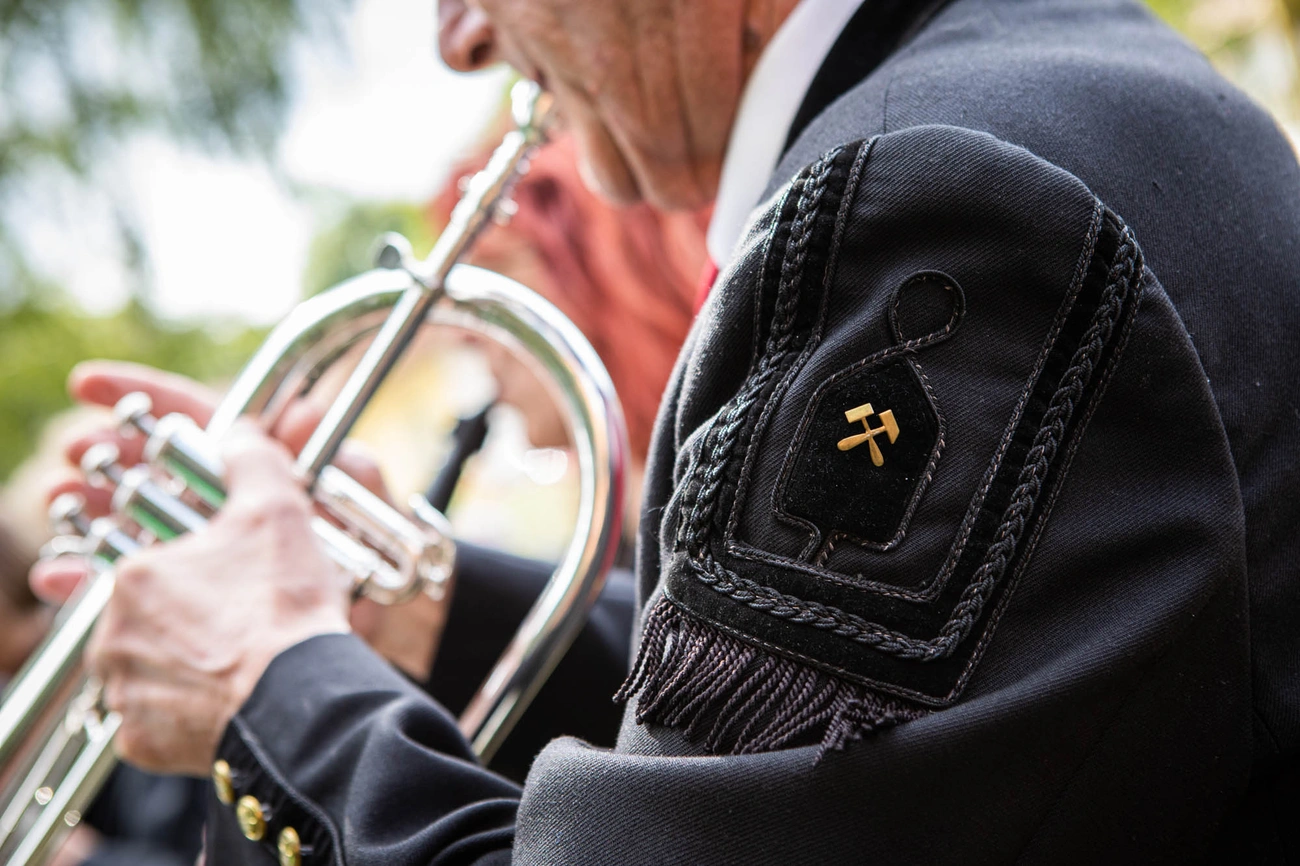 Koszorúzás és megemlékezés a Perecesi Bányásznapon  