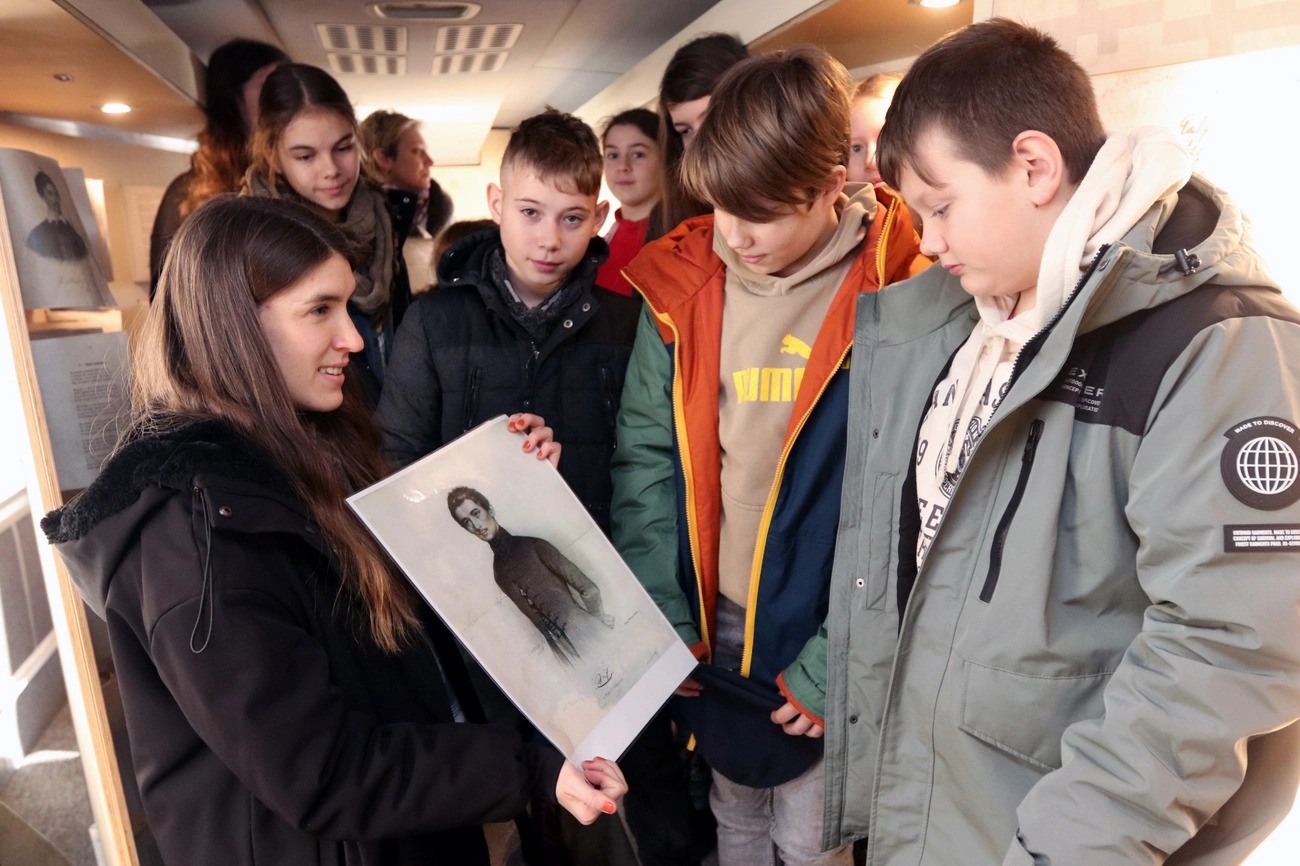 Miskolcra érkezett a Petőfi-busz  