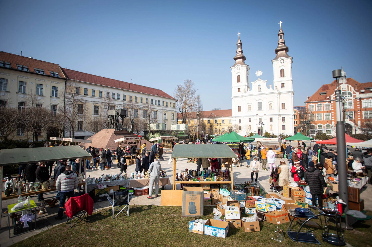 Régiségvásár a Hősök terén  