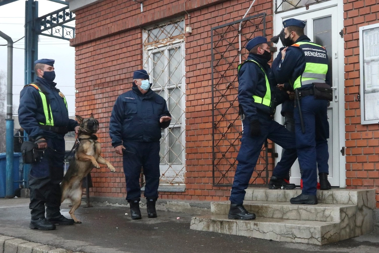 Rendészeti ellenőrzés az Újgyőri főtéren 