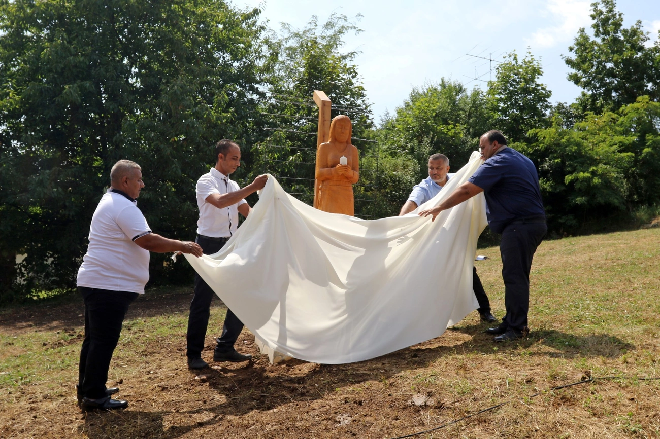 Roma Holokauszt emlékmű avatás