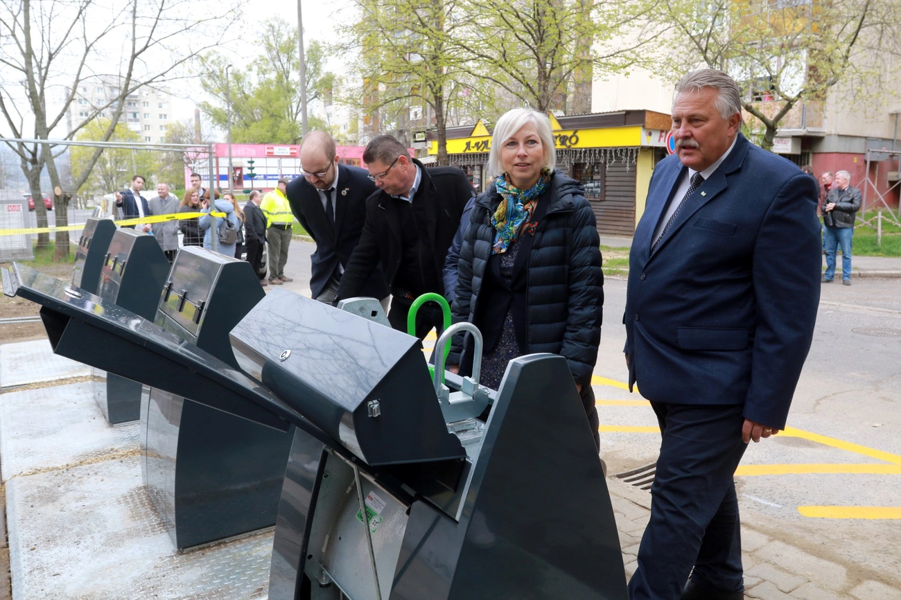 Süllyesztett kukák avató ünnepség 