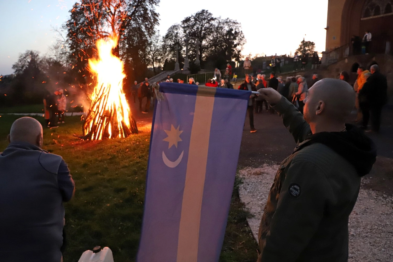 Őrtűz a székely autonómiáért a Kálvária-kápolnánál 
